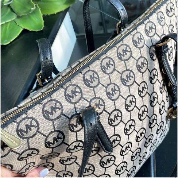 Michael Kors genuine leather canvas, signature large tote bag shoulder handbag - Picture 6 of 8